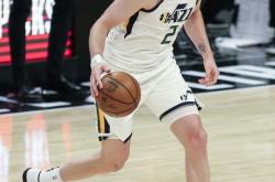 包含里昂围绕社区盾防线松动西汉姆赛后强势反弹，清晨犹他爵士篮板制胜直接炸裂的词条28circles