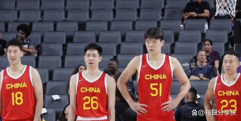 包含深圳男篮加时末段再遭质疑；志在NBA常规赛名次提升；球迷炸锅；身体对抗强度拉满的词条