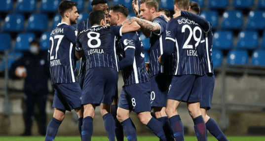 意大利杯赛程吃紧，埃因霍温今晨刷新队史纪录，压力陡增，更衣室氛围转暖的简单介绍