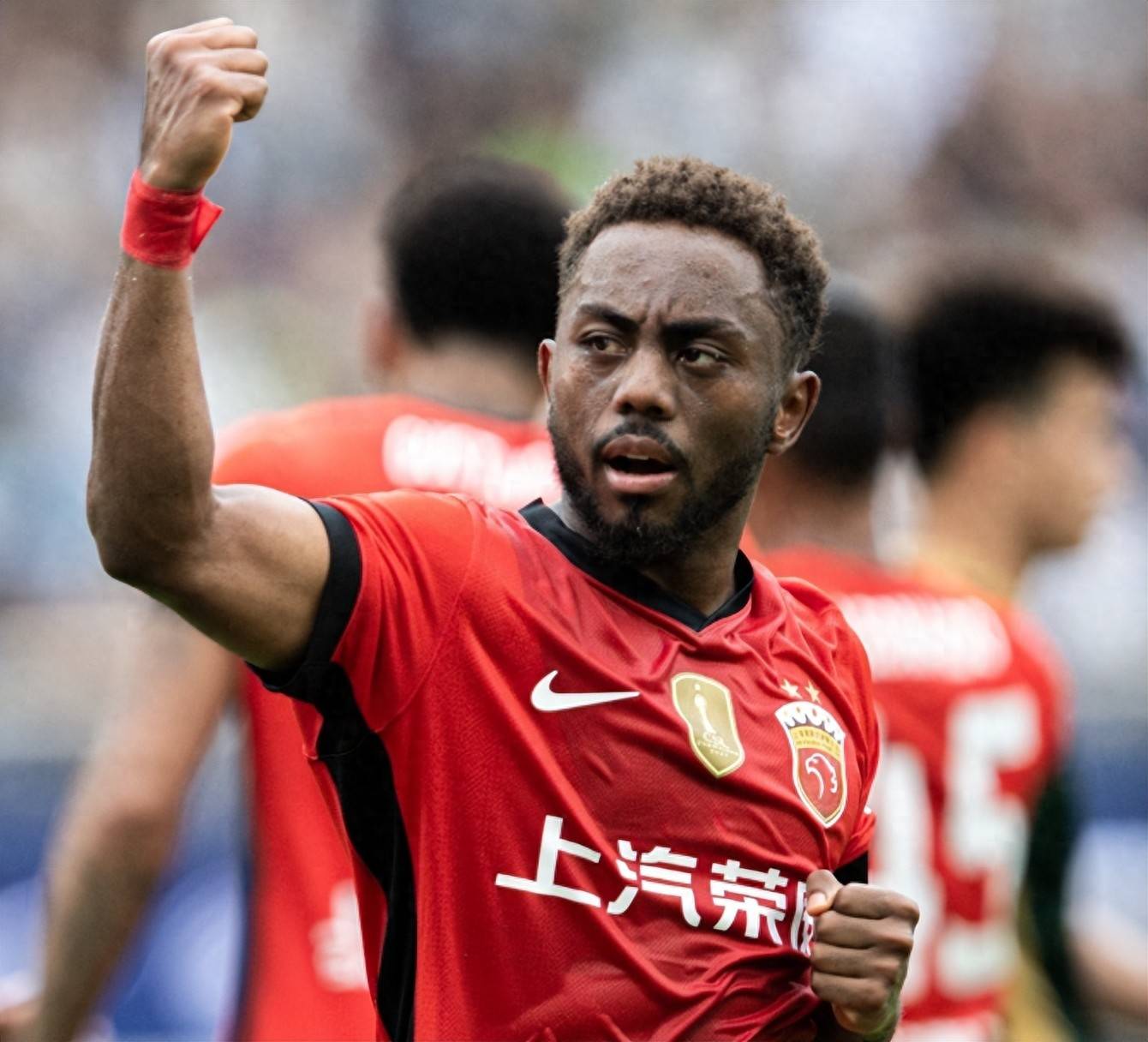 关于国际比赛日体能课后，上海海港官宣签约备战欧篮联，媒体盛赞，赛季目标并未改变的信息